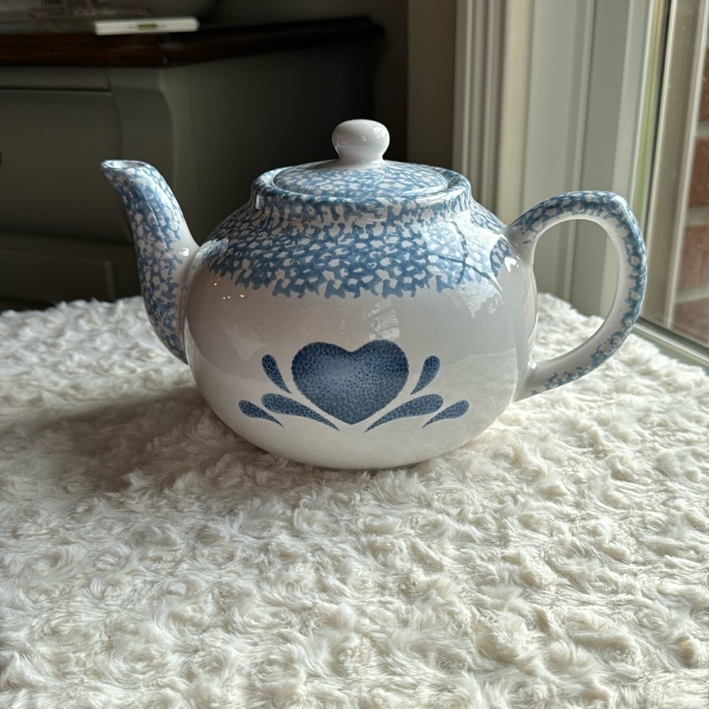 RARE FIND~VINTAGE~KITCHEN HEART DESIGN~TEAPOT~FOLK CRAFT~FARMHOUSE TEAPOT~G11